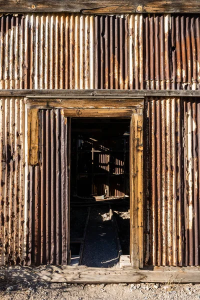 Rusty Doorway Leadfield Ghost Town Death Valley National Park — Stockfoto