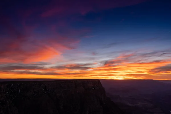 Άκρη Του Grand Canyon Πέφτει Κάτω Από Χρώματα Ηλιοβασίλεμα Από — Φωτογραφία Αρχείου