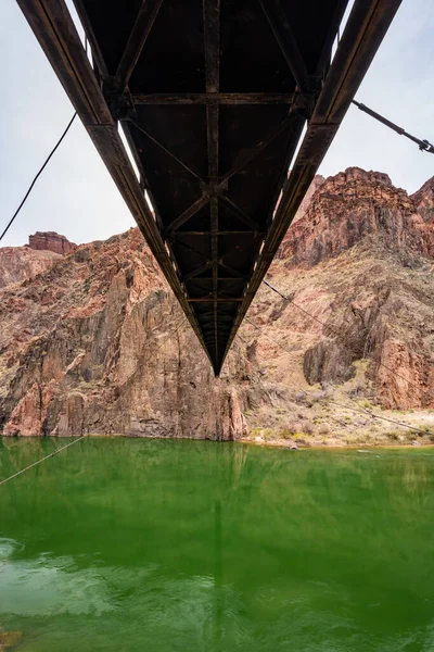 Parlak Yeşil Colorado Nehri Büyük Kanyon Daki Siyah Köprünün Altında — Stok fotoğraf