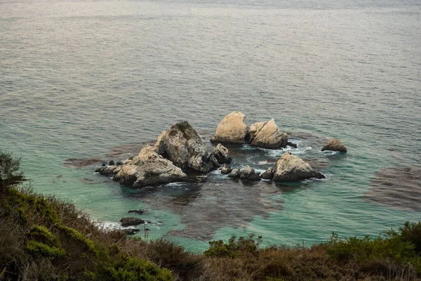 Agrupamento Pequenas Pilhas Mar Águas Rasas Longo Costa Big Sur — Fotografia de Stock