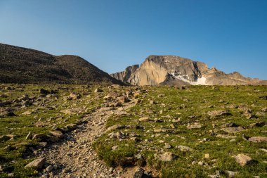Rocky Dağı Ulusal Parkı 'nda Uzun Zirveye Giden Yol