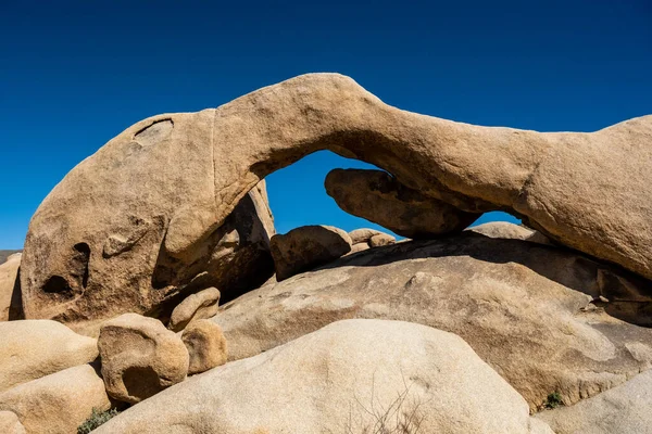 Arch Rock Blue Sky Dans Parc National Joshua Tree — Photo