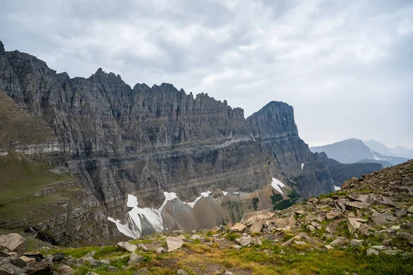 从冰川国家公园的皮根山口看太阳山 — 图库照片