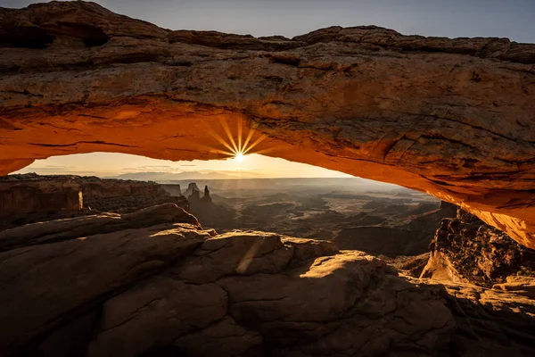 Mesa Arch Brille Éclat Soleil Matinal Donnant Sur Parc National — Photo