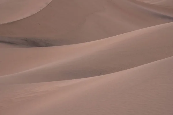 Primo Piano Delle Morbide Curve Sulle Dune Mesquite Nel Parco — Foto Stock