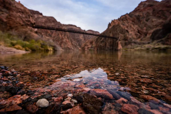 Rode Rotsen Net Onder Het Oppervlak Van Colorado Rivier Onder — Stockfoto