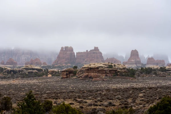 Chesler Park Nålar Skymda Låg Hängande Moln Canyonlands Nationalpark — Stockfoto