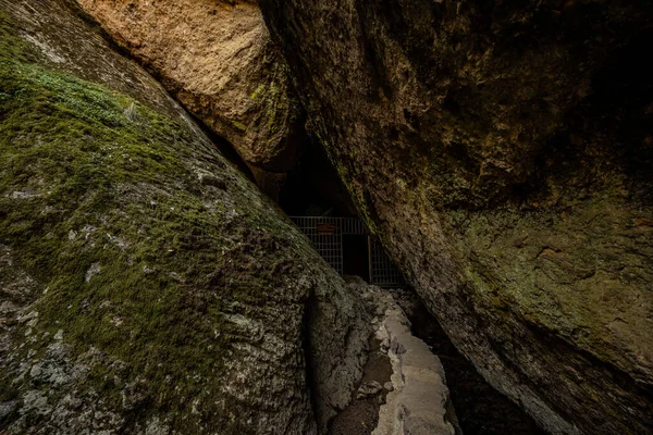 피너클에 인들의 동굴로 들어가는 — 스톡 사진