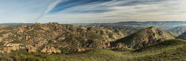 Höga Toppar Och Björnravinen Panorama Pinnacles Nationalpark — Stockfoto