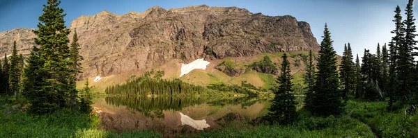 冰川国家公园晨起湖及其他山岭全景 — 图库照片
