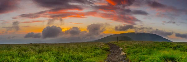 Morgonsol Lyser Upp Molnen Roan Mountain Höglandet — Stockfoto