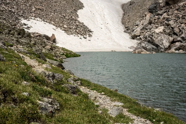 Narrow Trail Leads Out Edge Andrews Glacier Rocky Mountain National — ストック写真