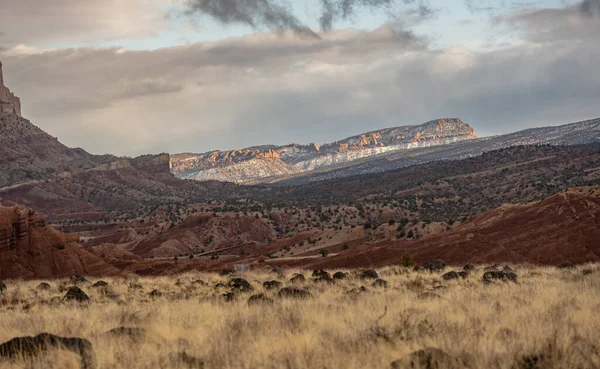 Evening Sun Lights Snow Covered Ridge Distance Capitol Reef National — Stock Photo, Image