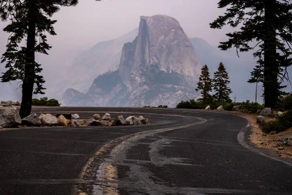 Forest Fire Smoke Obscures View Glacier Point Yosemite National Park — Stock Photo, Image