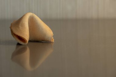 Tek Şans Kurabiyesi Parlak Yüzeye Doğru Kopyalama Alanıyla Yansıtır