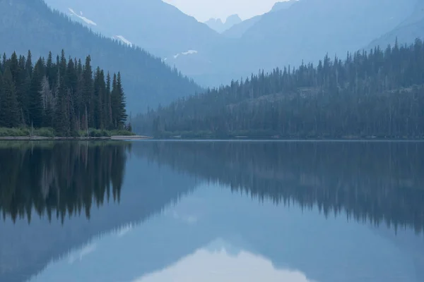 Converging Lines Still Two Medicine Lake Glacier National Park — Foto Stock