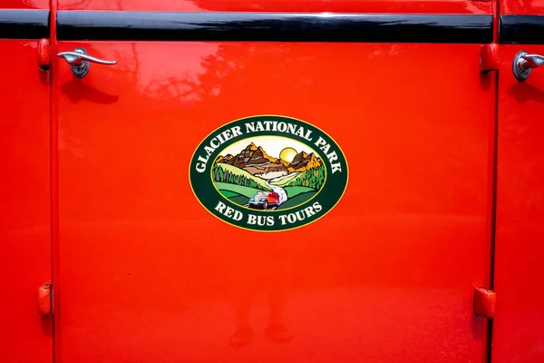 Glacier National Park United States July 2021 Logo Red Bus — 스톡 사진
