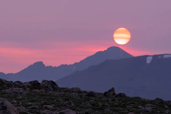 Sun Sets Smoky Skies Rocky Mountain National Park — Fotografia de Stock