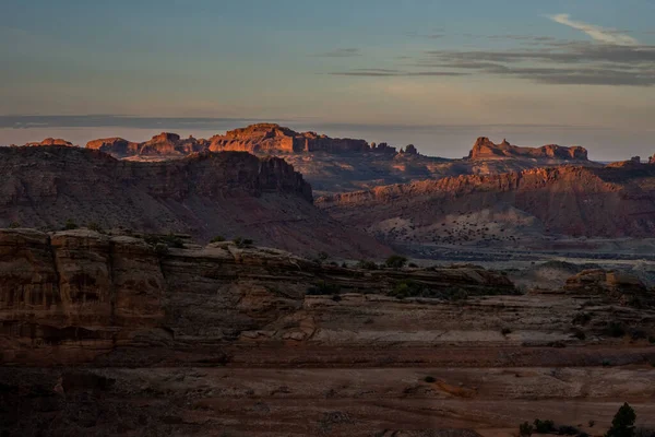 Das Morgenlicht Beginnt Die Fenster Des Arches National Park Hervorzuheben — Stockfoto