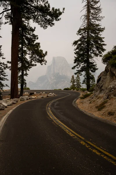 Curve Glacier Point Road Smoky Day Yosemite National Park — Stock Photo, Image