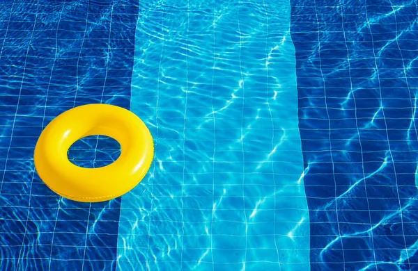 Yellow Pool Float Ring Floating Refreshing Blue Swimming Pool — Stock Photo, Image
