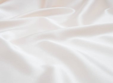 arkaplan olarak beyaz saten kumaş