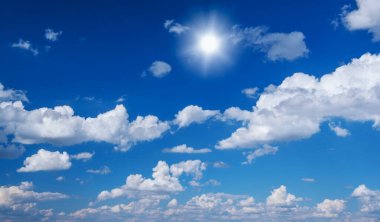 Beyaz bulutlu mavi gökyüzü arkaplanı