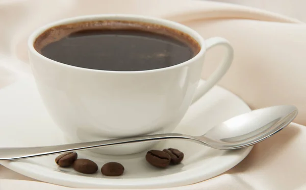 Witte Koffiekop Met Zwarte Drank — Stockfoto