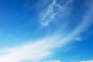 Bulutlu mavi gökyüzü