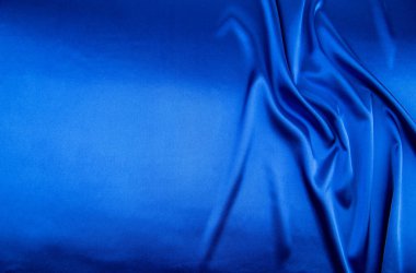 Arkaplan olarak mavi saten veya ipek kumaş