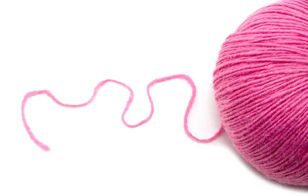 Pink Yarn Ball Белом Фоне — стоковое фото