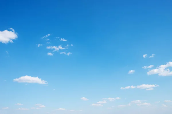 青空に白い雲 — ストック写真