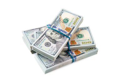 Beyaz arkaplanda izole edilmiş yeni tasarım dolar paketleri.