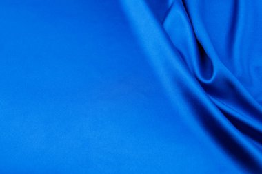 Arkaplan olarak mavi saten veya ipek kumaş