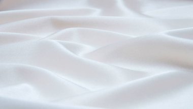 arkaplan olarak beyaz saten kumaş