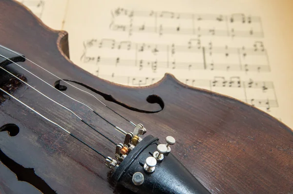 Velho Violino Deitado Folha Música Conceito Música — Fotografia de Stock