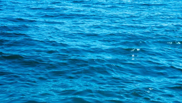 青い海の水の背景の質感 — ストック写真