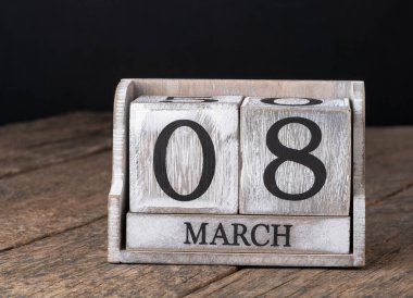 Tahta bloklu 8 Mart Mutlu Kadınlar Günü mesajı