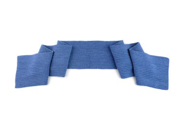 beyaz zemin üzerinde mavi eşarp.