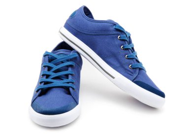 Bir çift yeni spor ayakkabı.