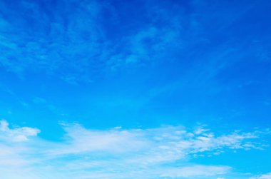 Bulutlu mavi gökyüzü