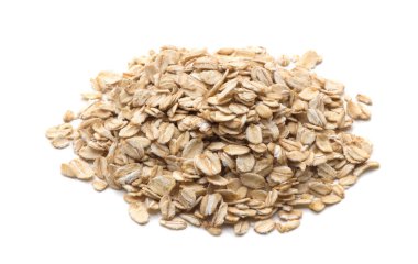 Beyaz arkaplanda yulaf ezmesi yığını