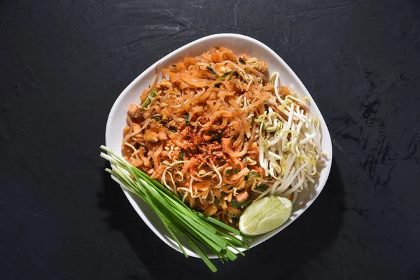 Pad Thai Вкусная Тайская Еда — стоковое фото