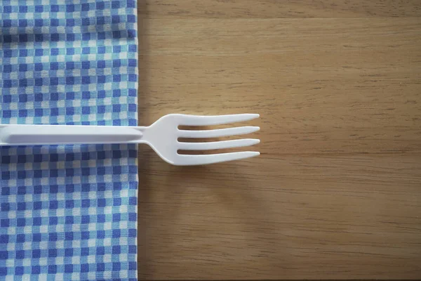 餐巾上的叉子和勺子 — 图库照片