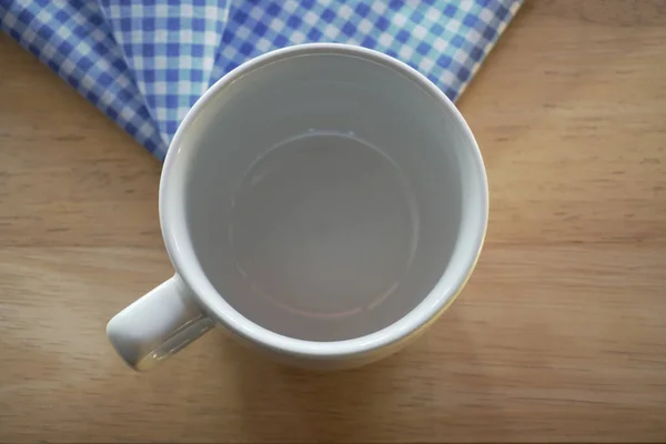 Tasse Blanche Vide Sur Table — Photo