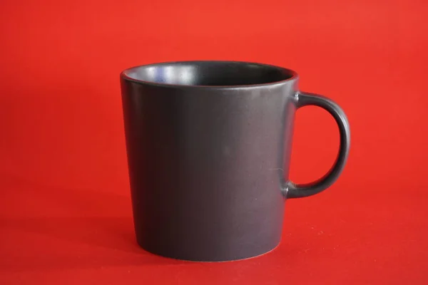 Tasse Noire Sur Fond Rouge — Photo