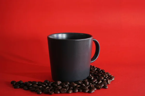 Cup Coffee Beans Red Background — Fotografia de Stock