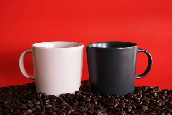 Cup Coffee Beans Red Background — Fotografia de Stock