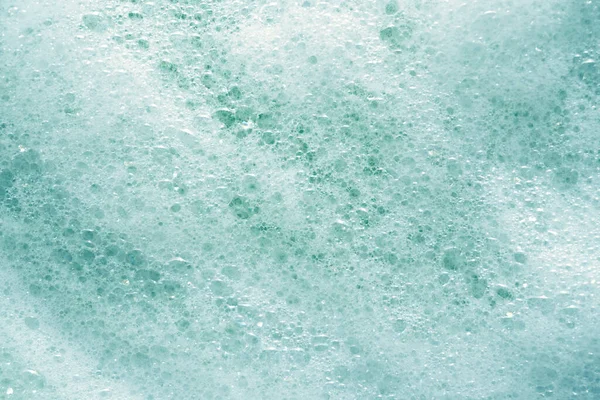洗澡水中的洗发水泡沫和肥皂泡沫 — 图库照片