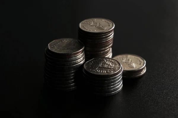 Stapel Geld Munt Zwarte Achtergrond Besparen Geld Concept — Stockfoto